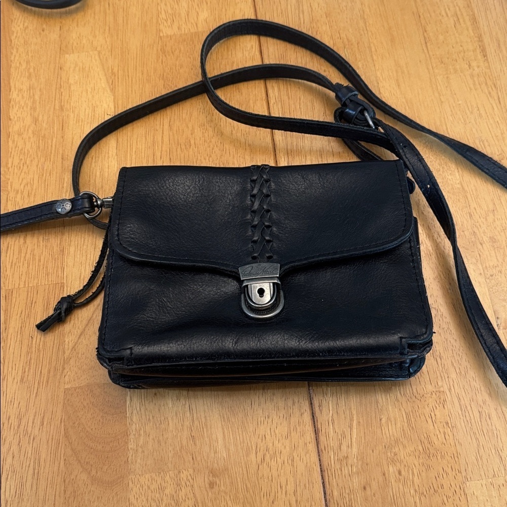 PATRICIA NASH Bianco Crossbody Wristlet Leather Black pre-love condition